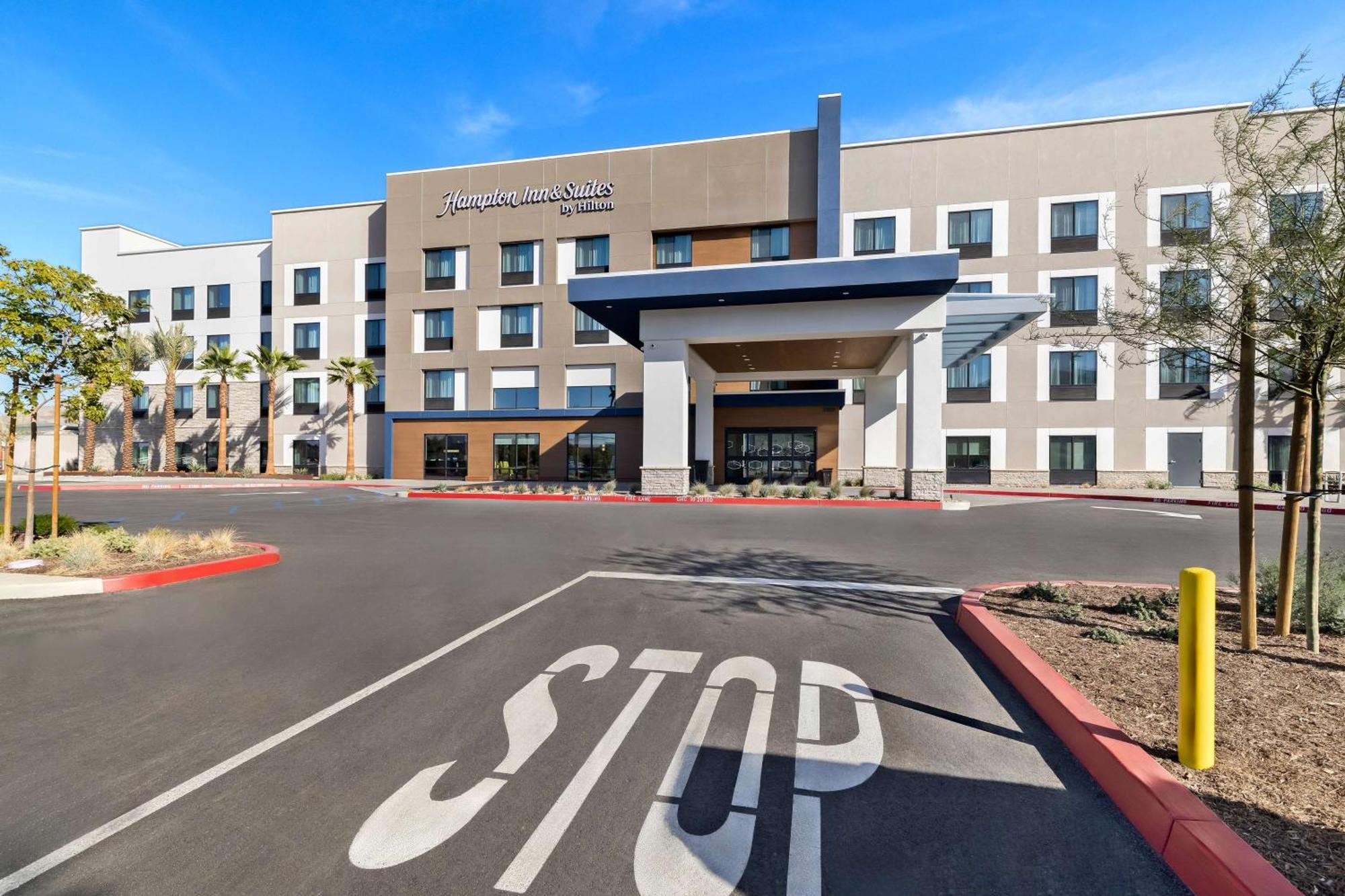 Hampton Inn & Suites Corona, Ca Exterior photo