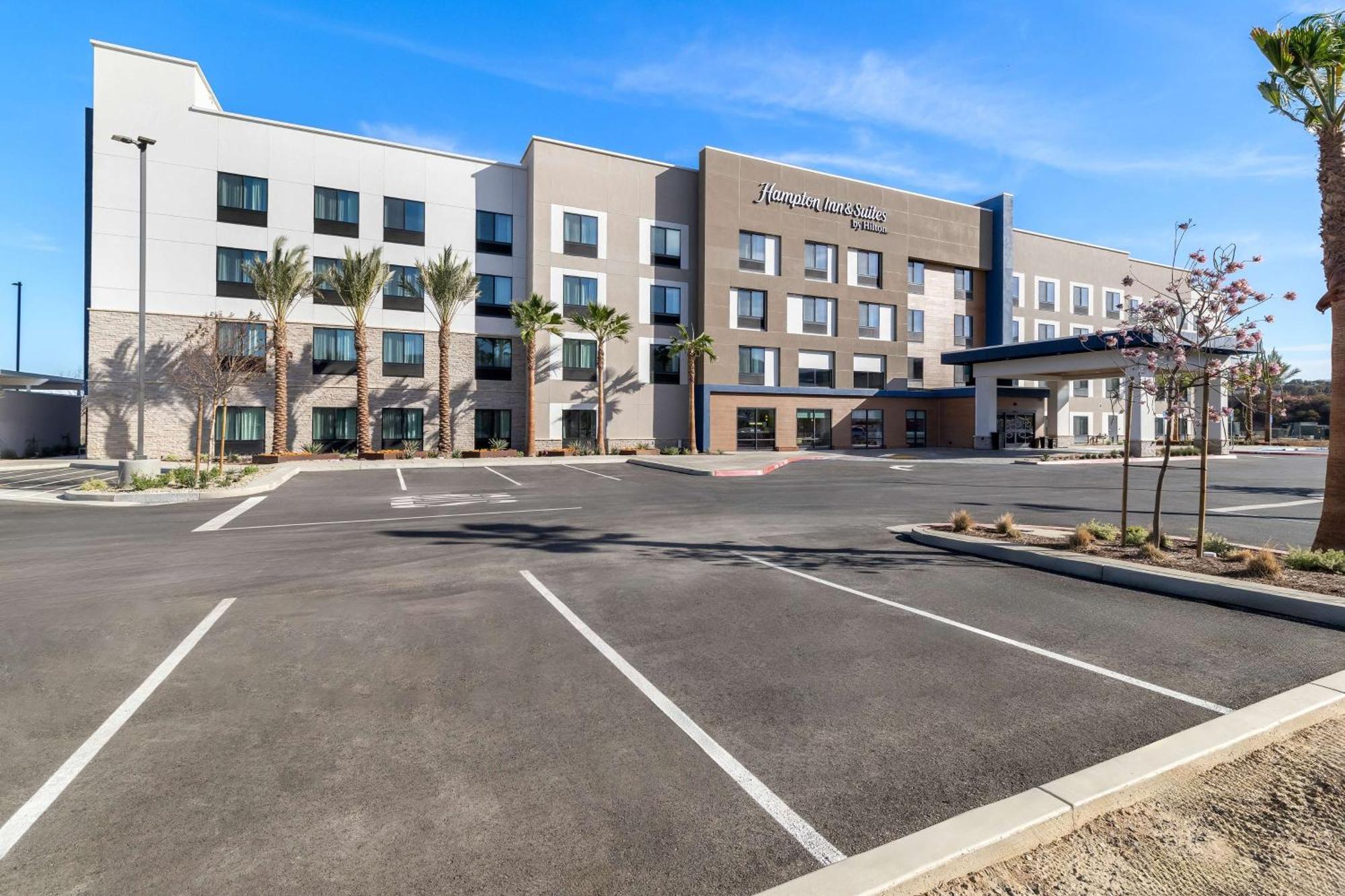 Hampton Inn & Suites Corona, Ca Exterior photo